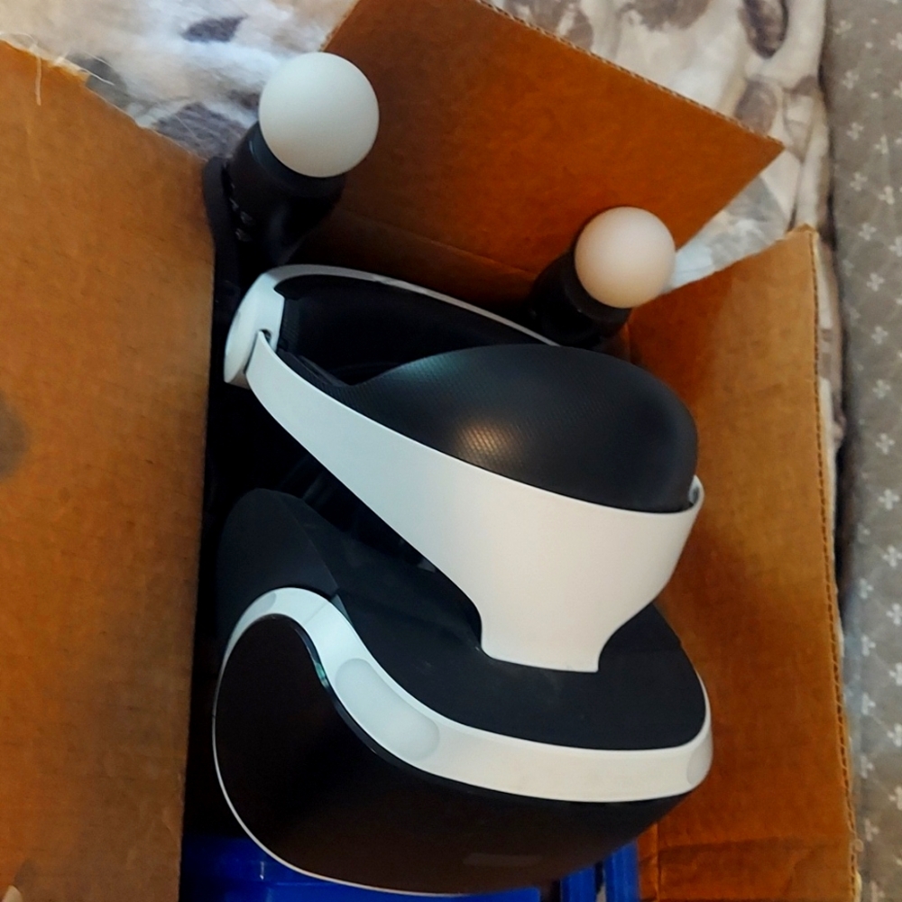 Playstation vr 1 with controllers and 4 games